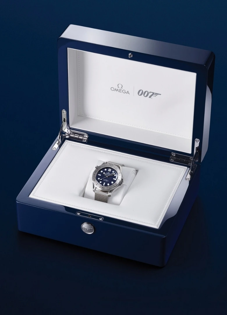 Omega Seamaster Diver 300M James Bond coffret