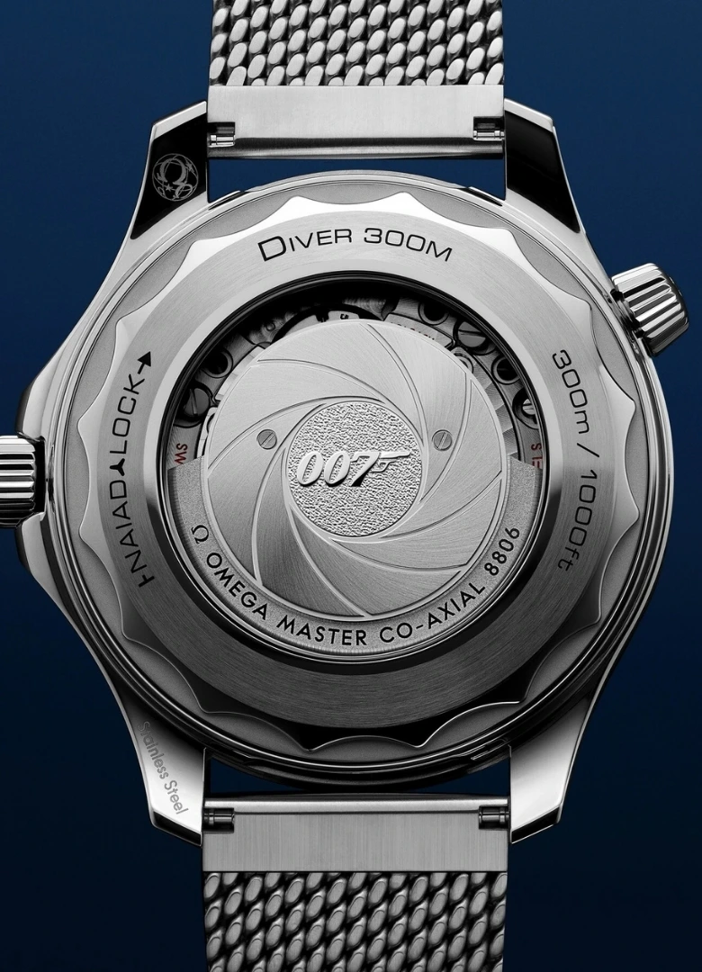 Omega Seamaster Diver 300M James Bond fond