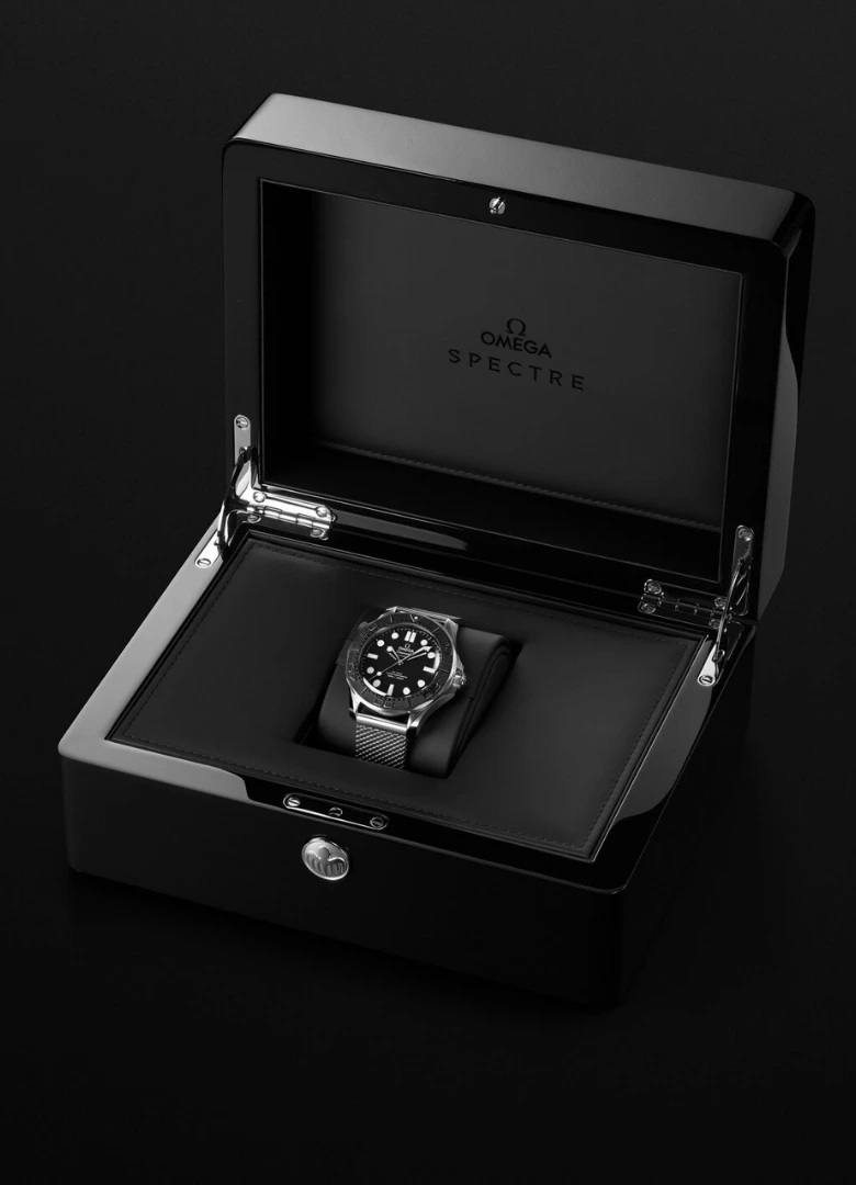 Omega Seamaster Diver 300M Spectre coffret