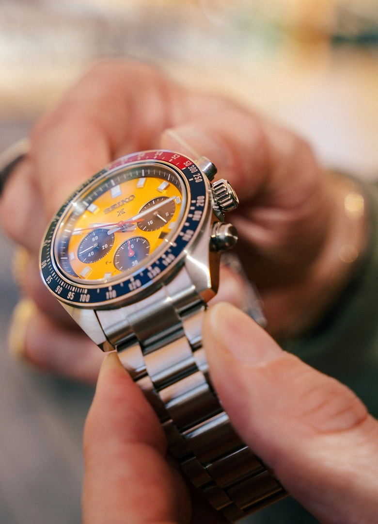 Cadran jaune et lunette bicolore bleu et rouge de la Seiko Prospex Speedtimer HBJ004