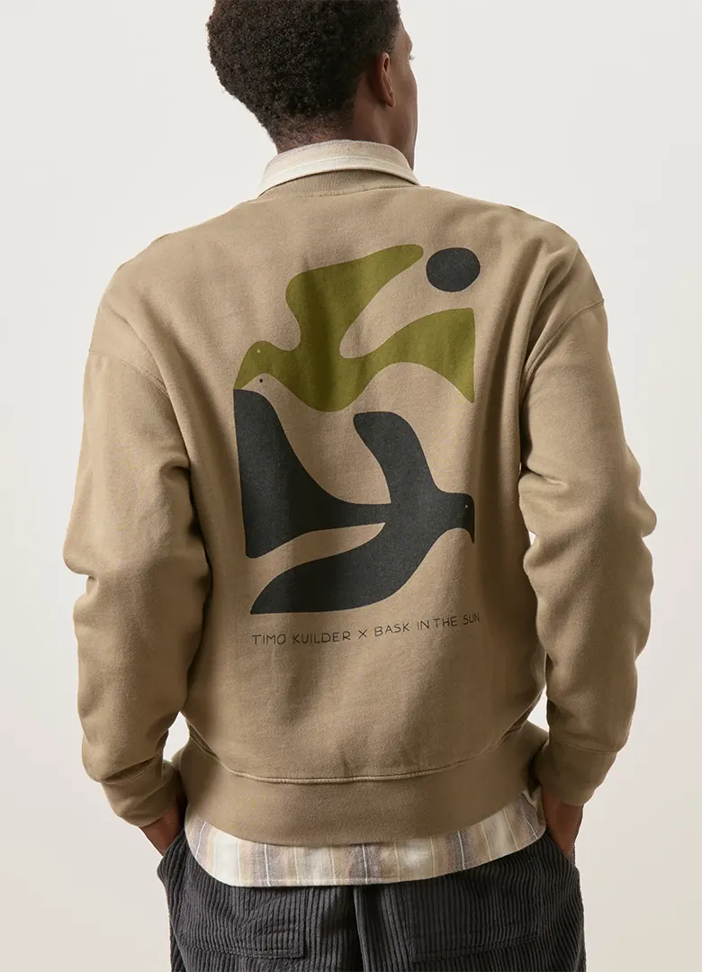 Sweat homme Bask in the Sun Peace almond en coton bio, imprimé oiseaux dans le dos