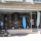 Surfer's Vitrine Bordeaux
