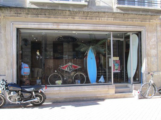 Surfer's Vitrine Bordeaux