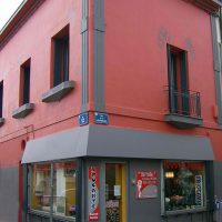 110 volts façade