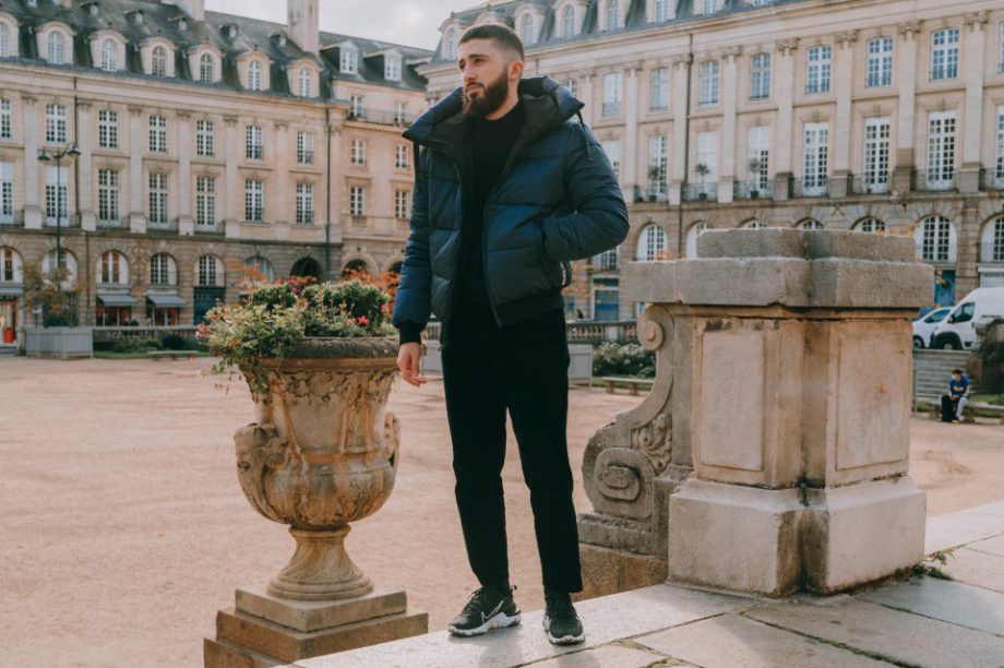 dualist doudoune debout face bleu homme
