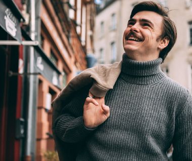 Pull-octobre-homme-maille-sourire