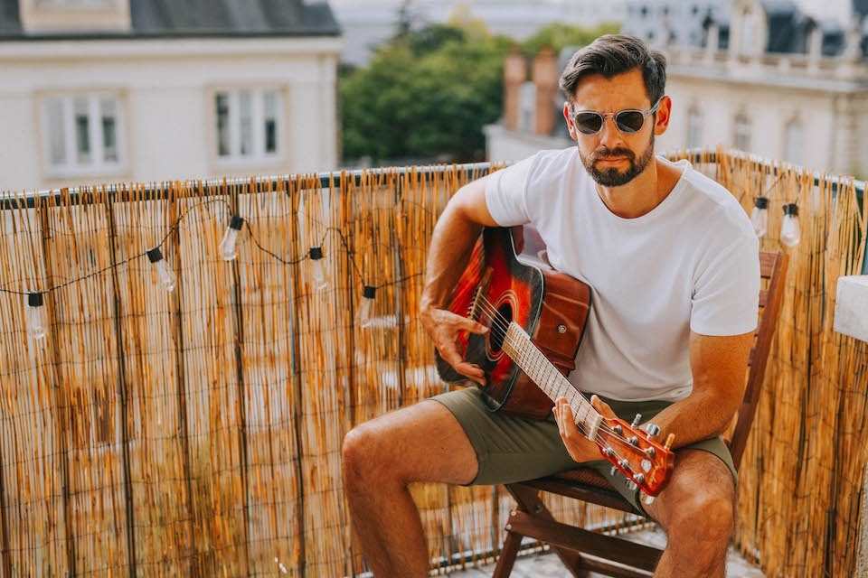 TSHIRT-frenchaholic-guitare-photo-tete