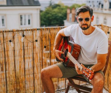 TSHIRT-frenchaholic-guitare-photo-tete