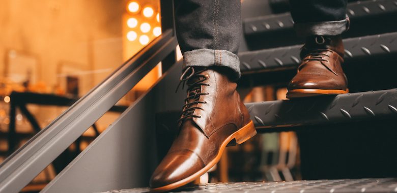Boots paire et fils escaliers