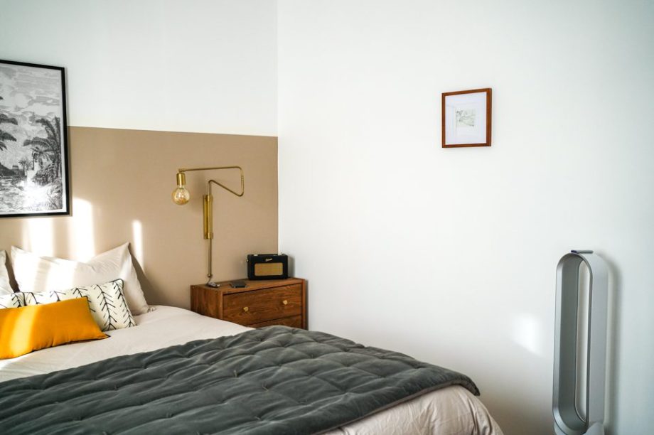 Chambre Joe Lit table ventilateur