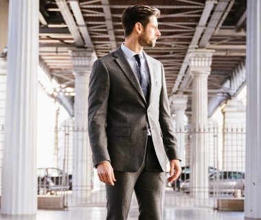 comment porter un costume gris pour homme