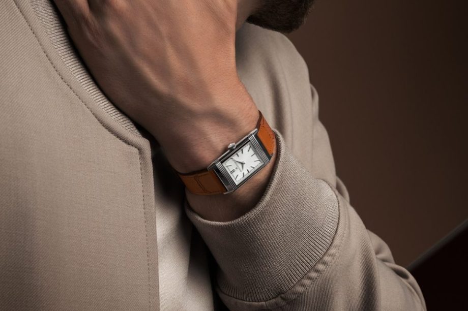 Jaeger-LeCoultre_Reverso_Tribute_Monoface_Marron_Portée