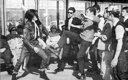 Une rixe entre Mods et Rockers