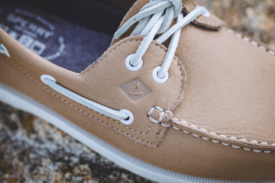 coutures chaussures sperry